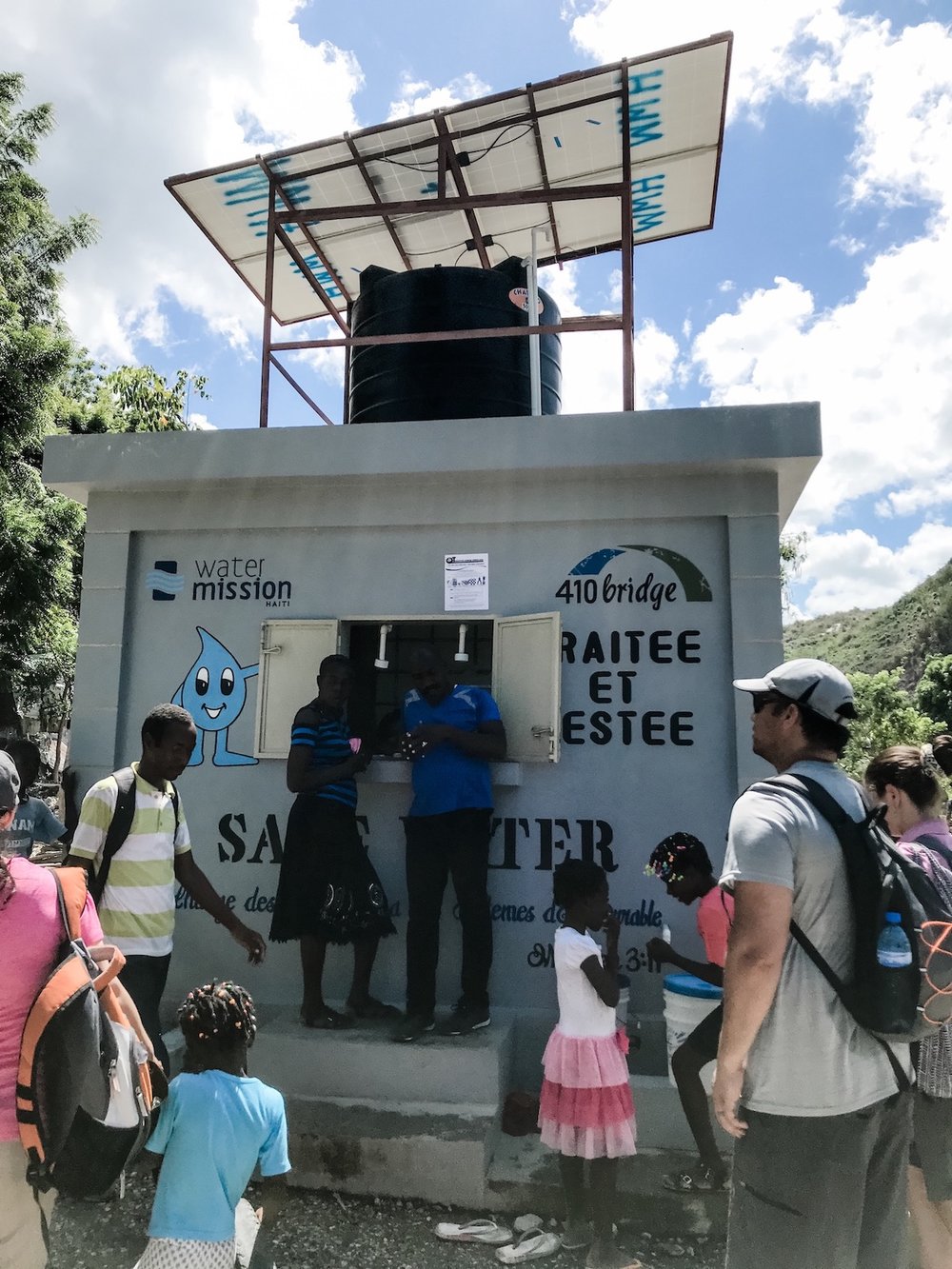 Haitians gathering around water well